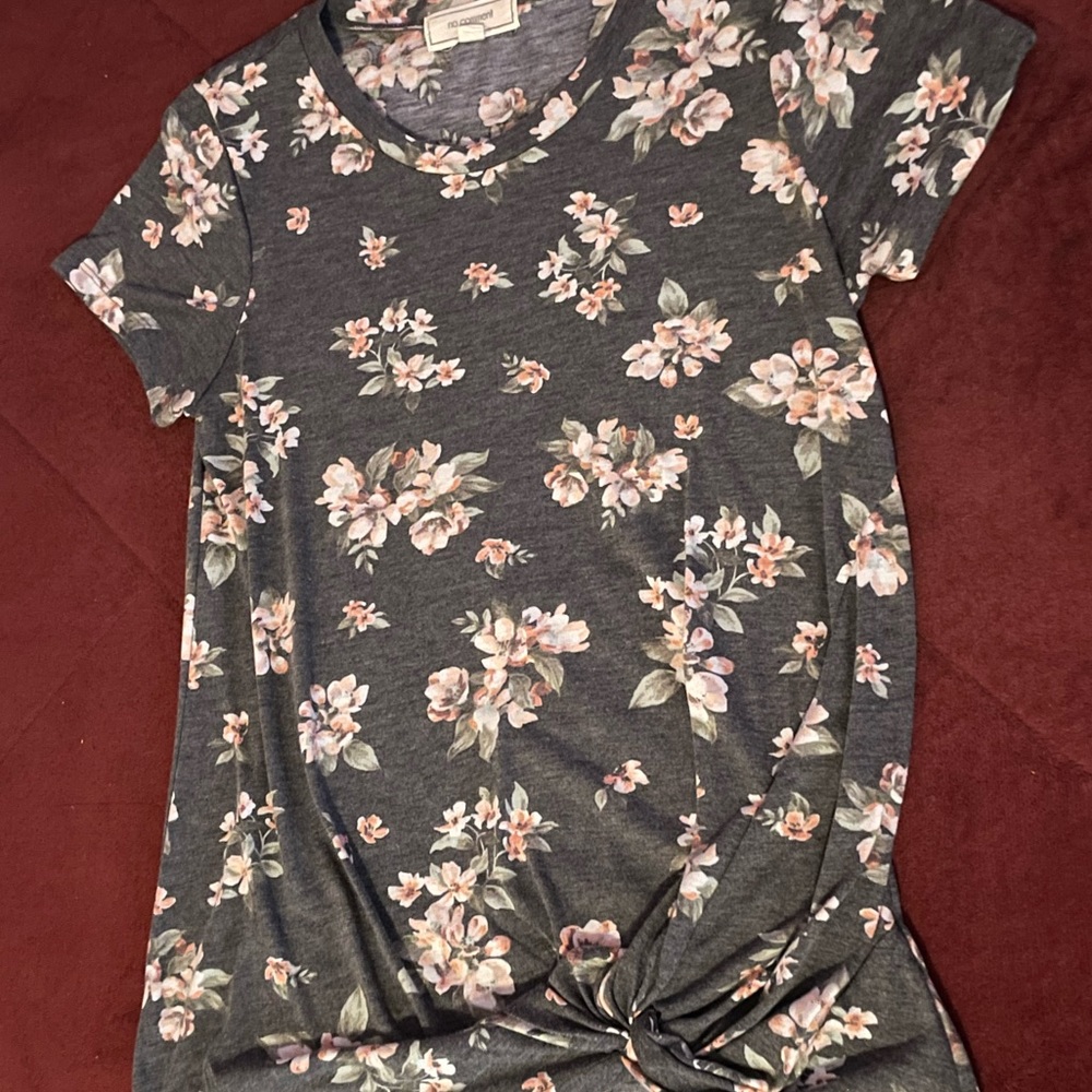 Gray Floral Short Sleeve Shirt from No Comment NY LA